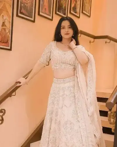 Escort Arwal